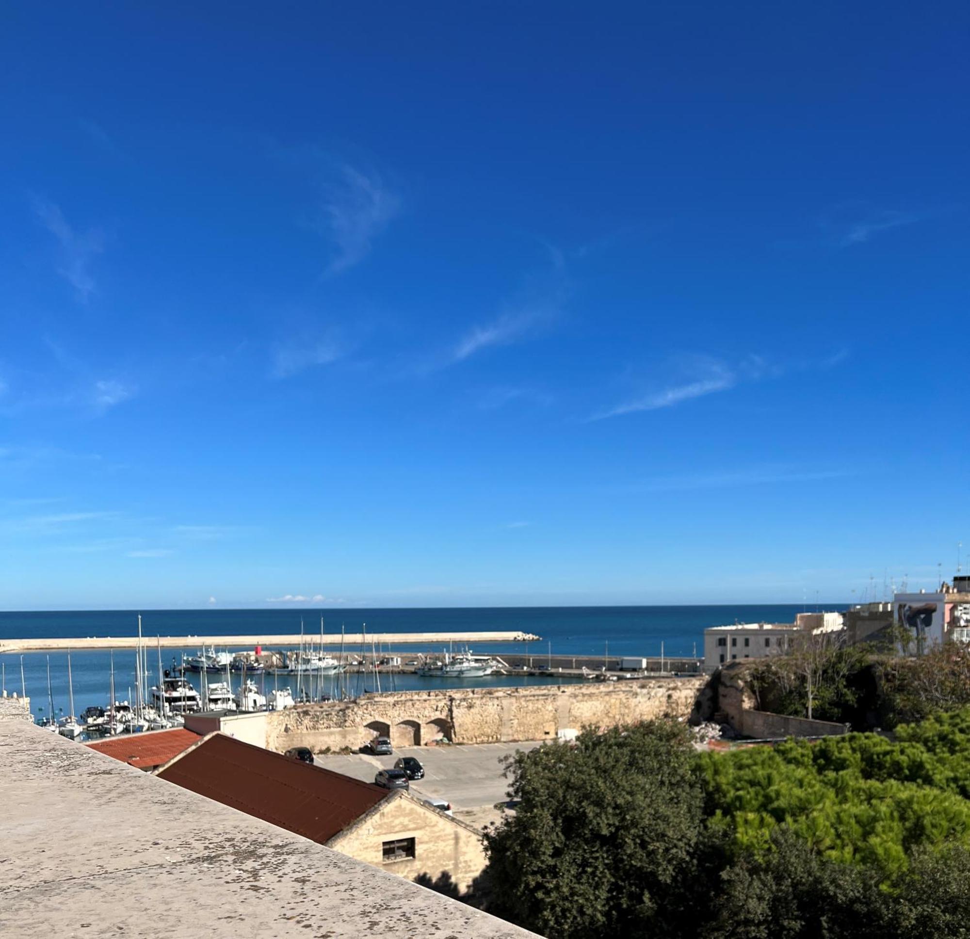 Intra Moenia Panzió Bisceglie Kültér fotó